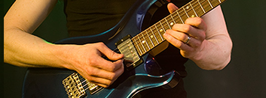 Stuart Bahn guitarist live