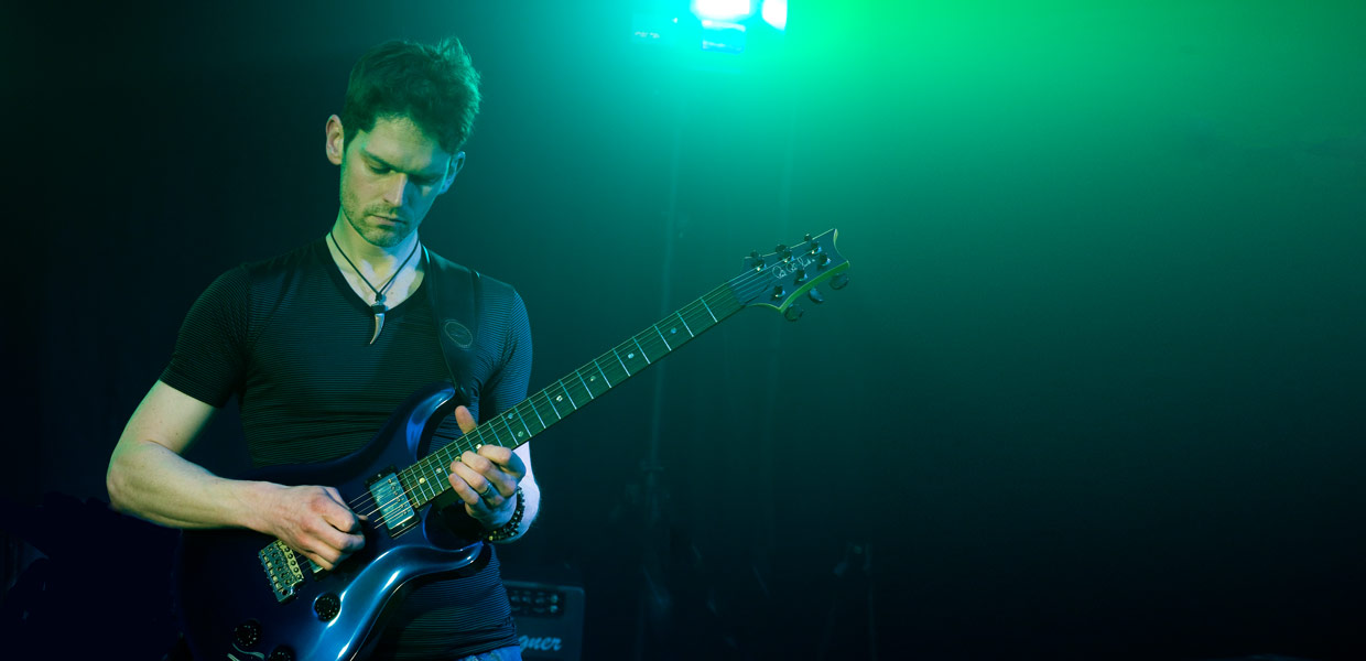 Stuart Bahn guitarist